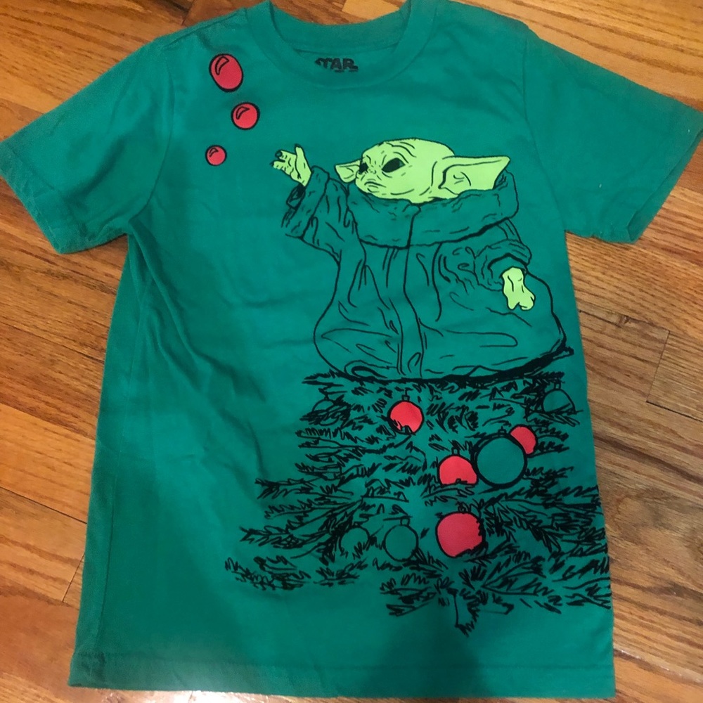 Baby Yoda Christmas Shirt! Boys medium. GUC